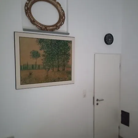 In דירה